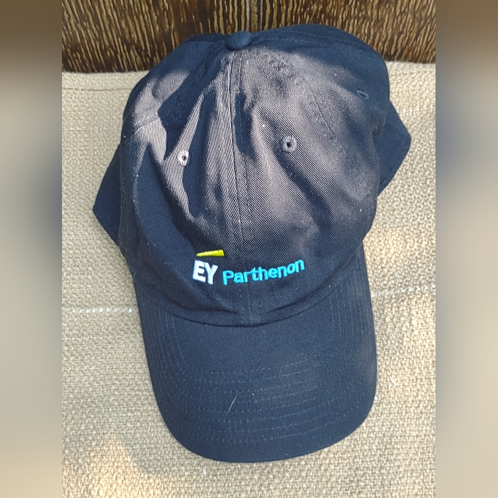 Nike Golf EY Parthenon Logo Strap Back Cap OSZ Black